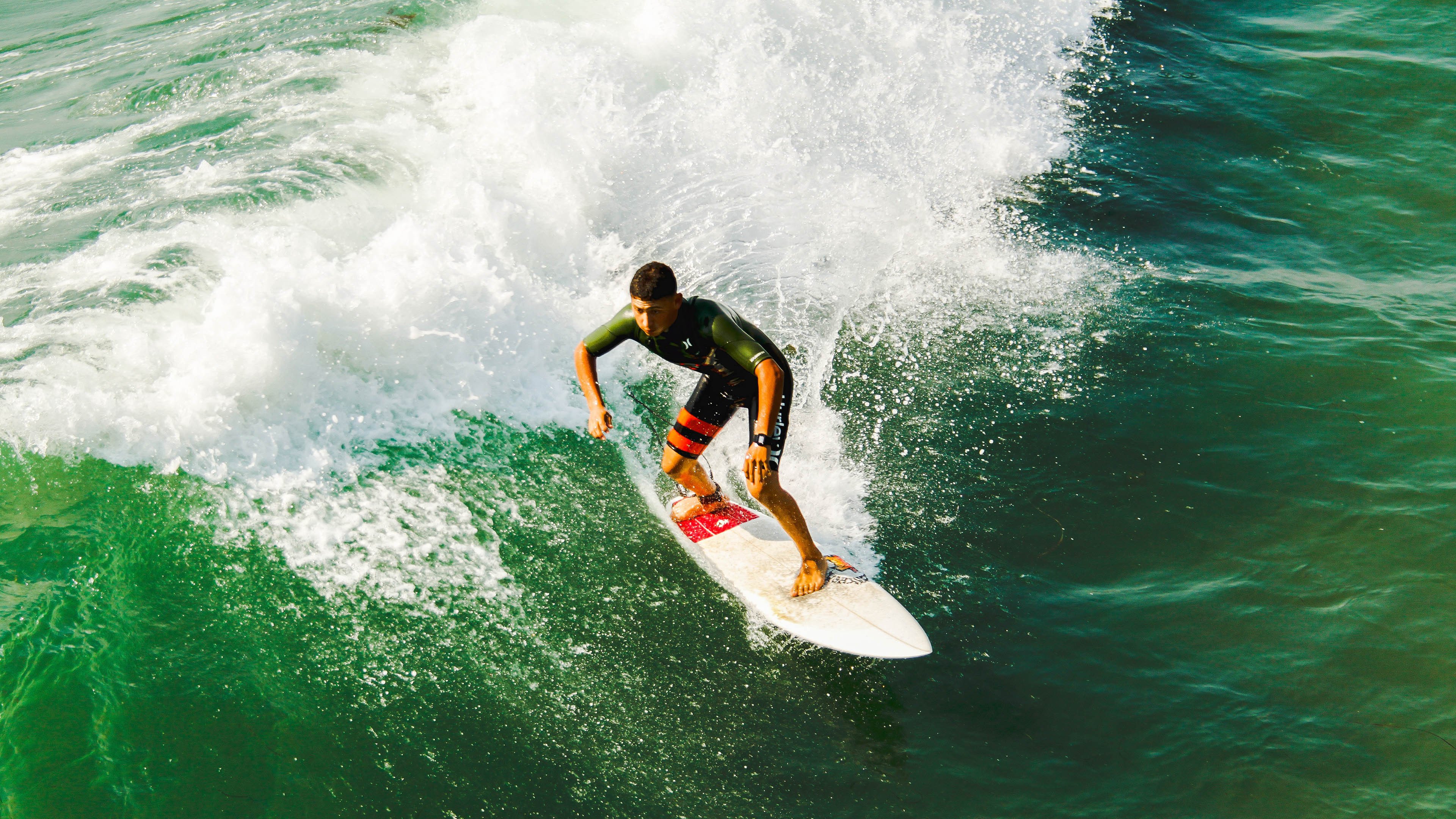开云体育官网登入-英超裁判判罚透明度提升，增强比赛信任，英超裁判出牌